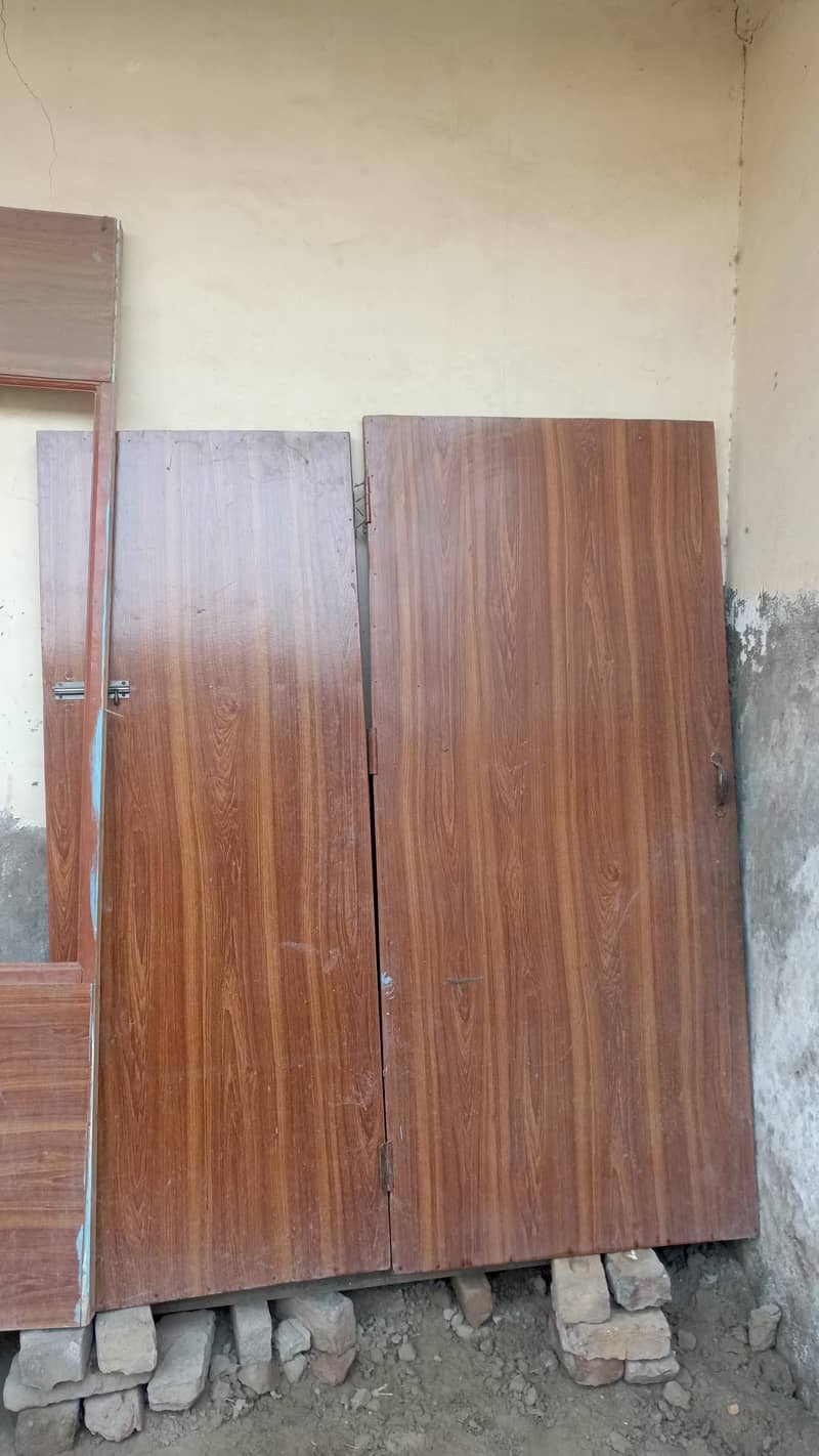 Good condition gate with glass 1