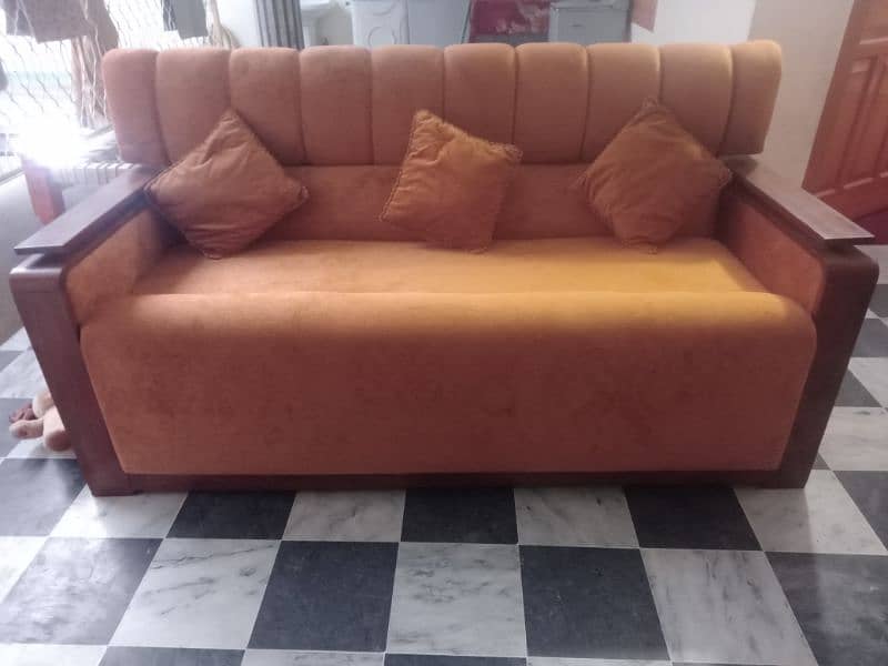 3 seater sofa for sell 0