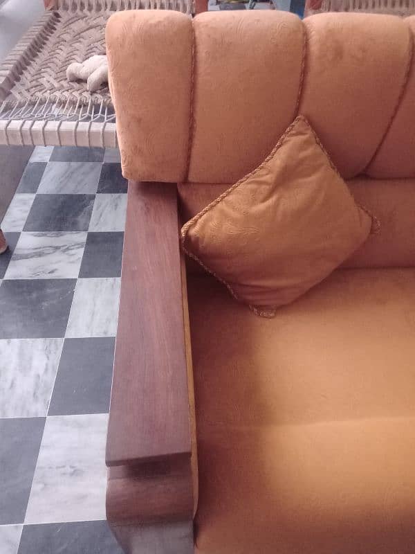 3 seater sofa for sell 3