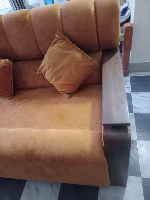 3 seater sofa for sell 5