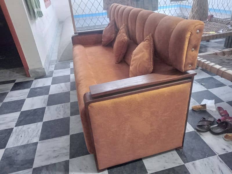 3 seater sofa for sell 6