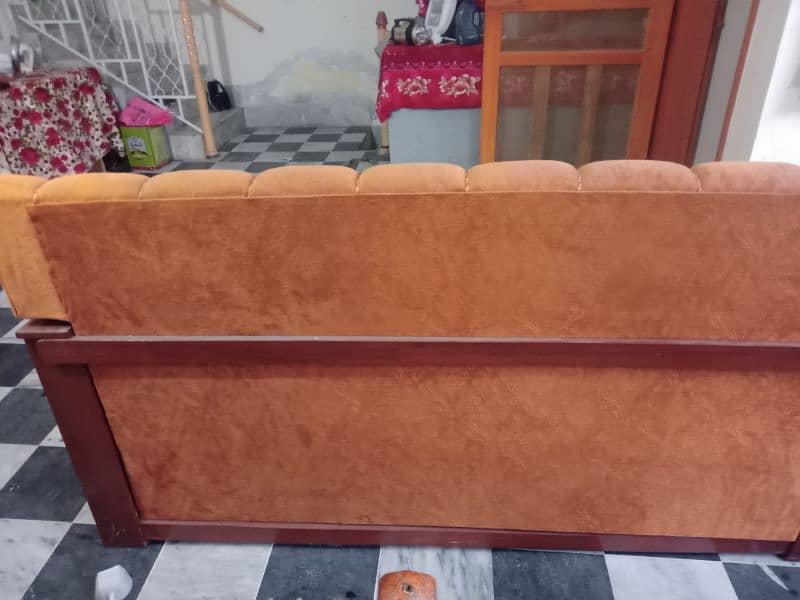 3 seater sofa for sell 7