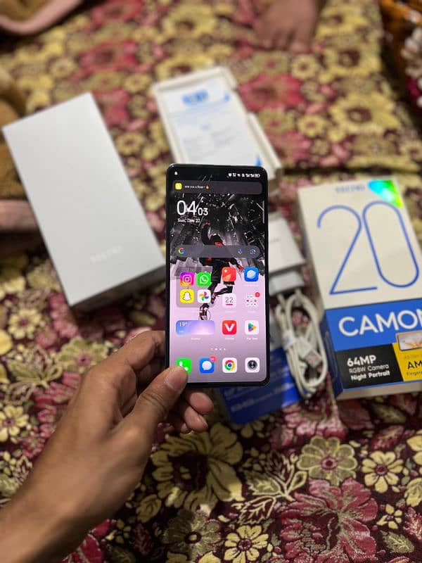 Tecno camon 20 8/256 GB 9