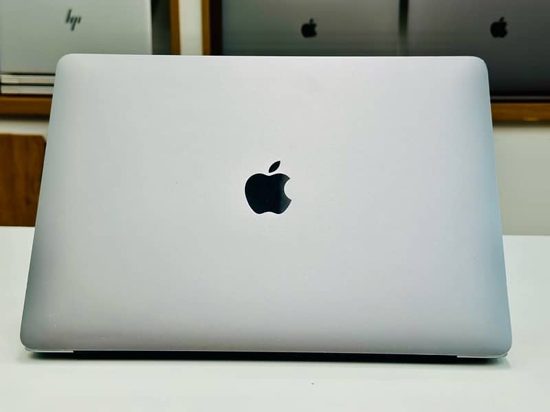 MACBOOK PRO M1 CHIP  !! 8GB RAM !! 256 GB SSD 3