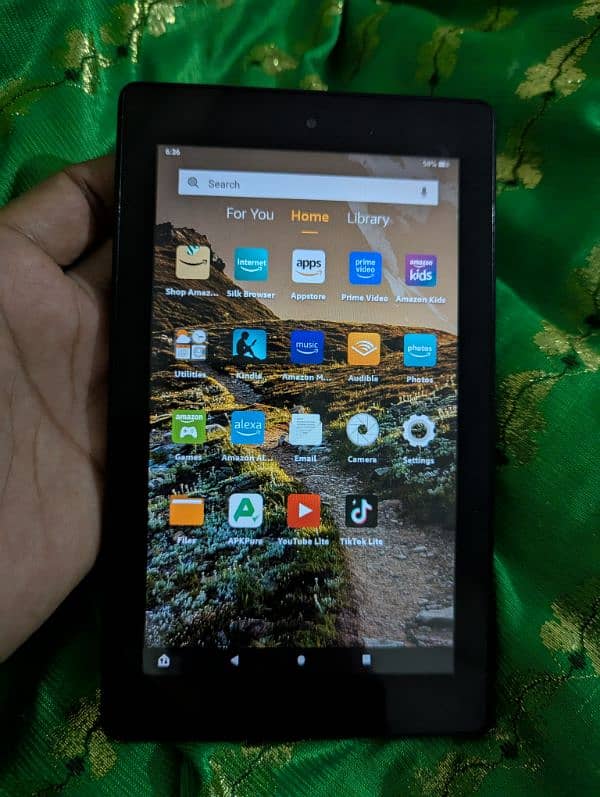 Amazon fire 7 (9th generation) 10/10 condition 9