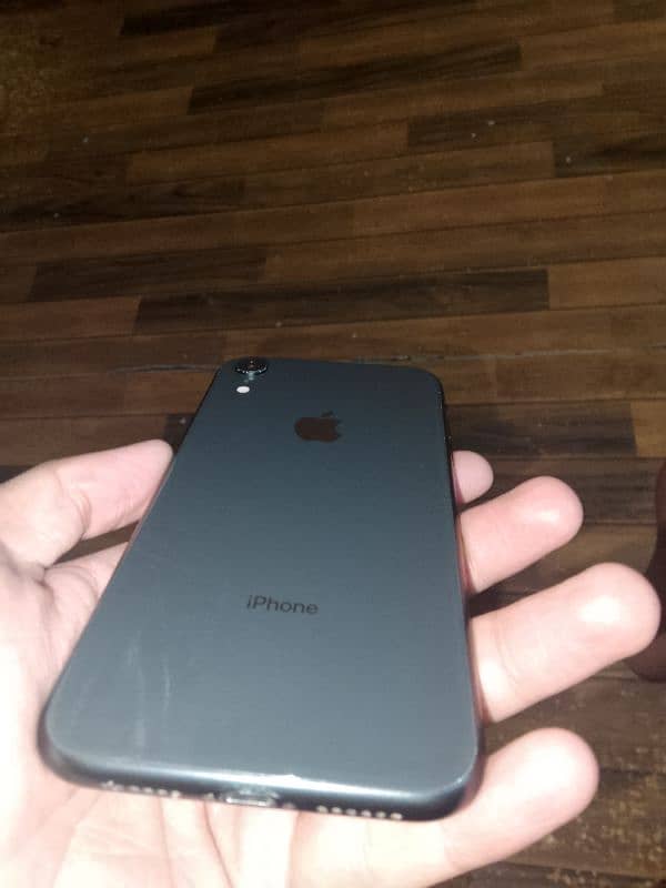 iPhone XR 1