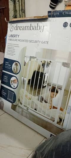 dreambaby Pressure Mounted Safety Gate