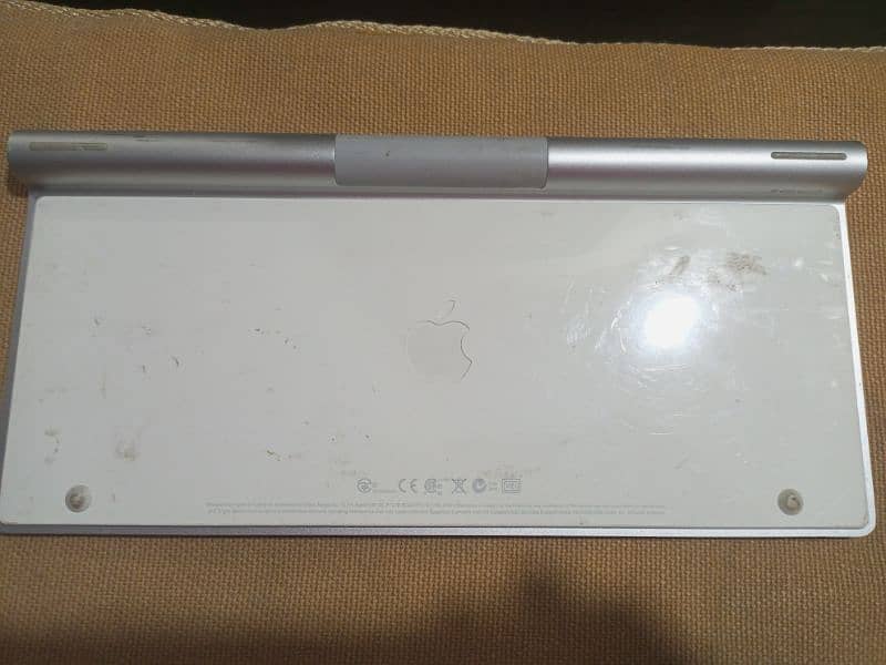 apple magic 1 keyboard 2