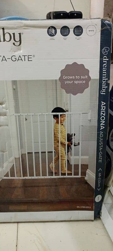 BABY WALL MOUNTED SAFETY GATE 1