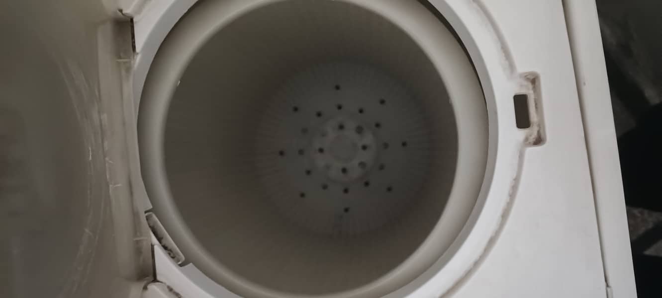 Dawlance washing machine and dryer 4