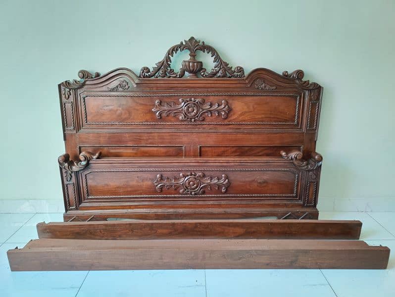 Tali (Sheesham) Wooden Bed for sale. 0