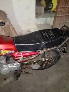 Honda 125 model 2002 Karachi number 1st owner hai