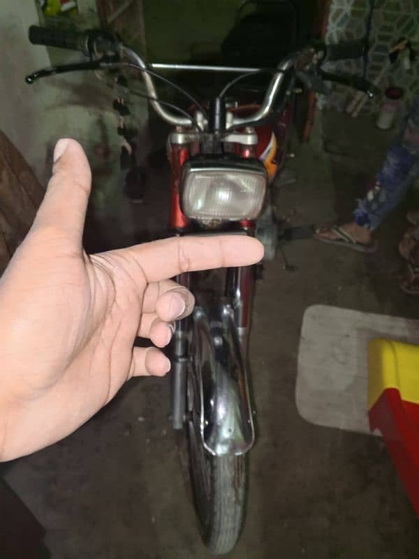 Honda 125 model 2002 Karachi number 1st owner hai 2