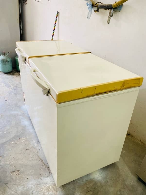 Waves Double Door Geniune Freezer In Good Condition 2