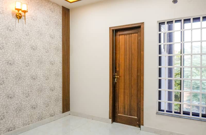 5 Marla Brand New House For Sale Near Shadiwal Chowk Very Near Main Boulevard Super Hot Location Solid Construction 27