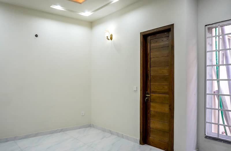 10 Marla Brand New House For Sale In OPF Society Very Near Main Boulevard Park And Mosque 11