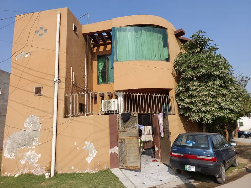 8 Marla Corner Used House Very Good Condation in Johar Town 0