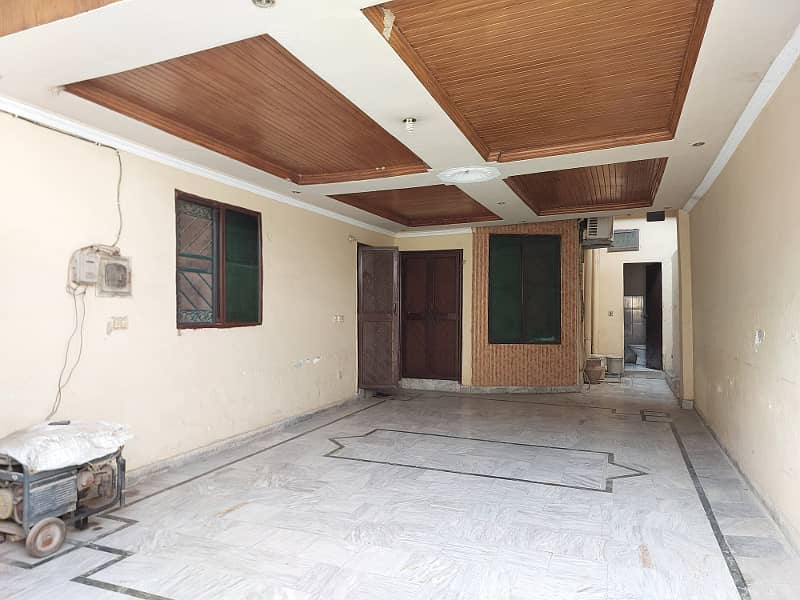 8 Marla Corner Used House Very Good Condation in Johar Town 2