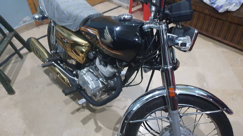 Honda CG 125 Gold 16 km only new 4