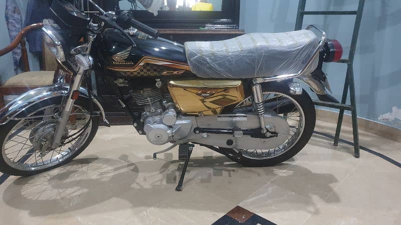 Honda CG 125 Gold 16 km only new 5