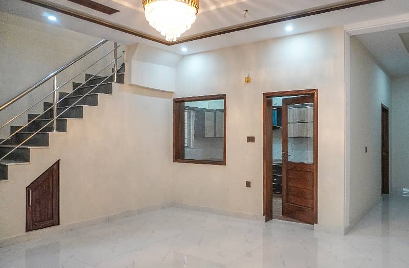 10 Marla Brand New Pair House Pia Society Near Main Boulevard Solid Construction Super Hot Location 5