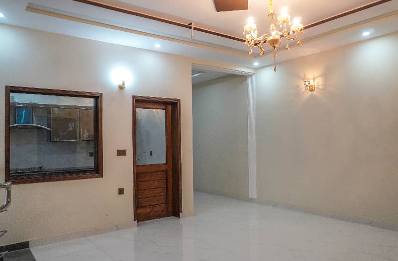 10 Marla Brand New Pair House Pia Society Near Main Boulevard Solid Construction Super Hot Location 23