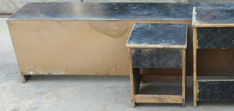 2 Almari 3 Table urgent sale 2