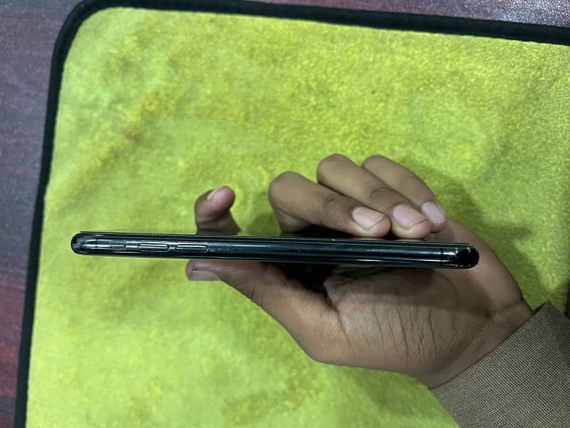 iPhone XS non factory 7