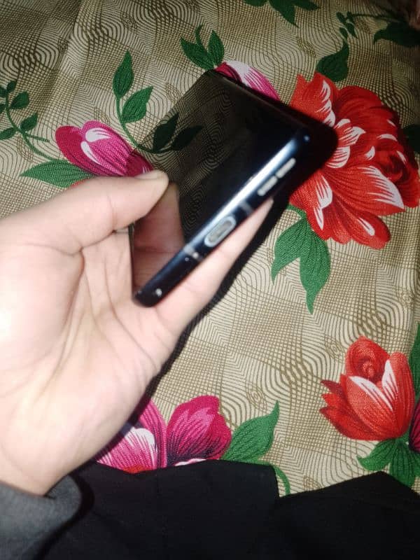 One plus 8 - 8/128 with Original Charger 4320 mAh Battery 4