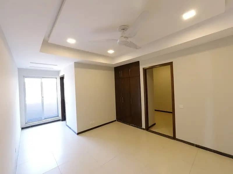 3 Bed Apartment Available For Rent 11