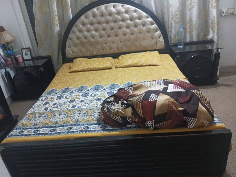 Bed set, Sider, Dressing table for Good Condition for sale 1