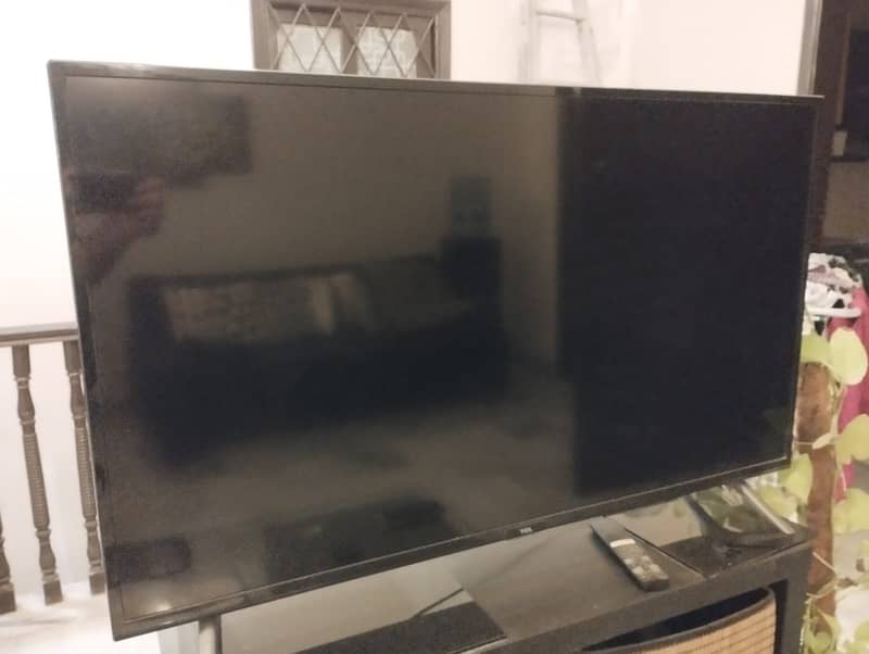 TCL 40" Smart TV 2