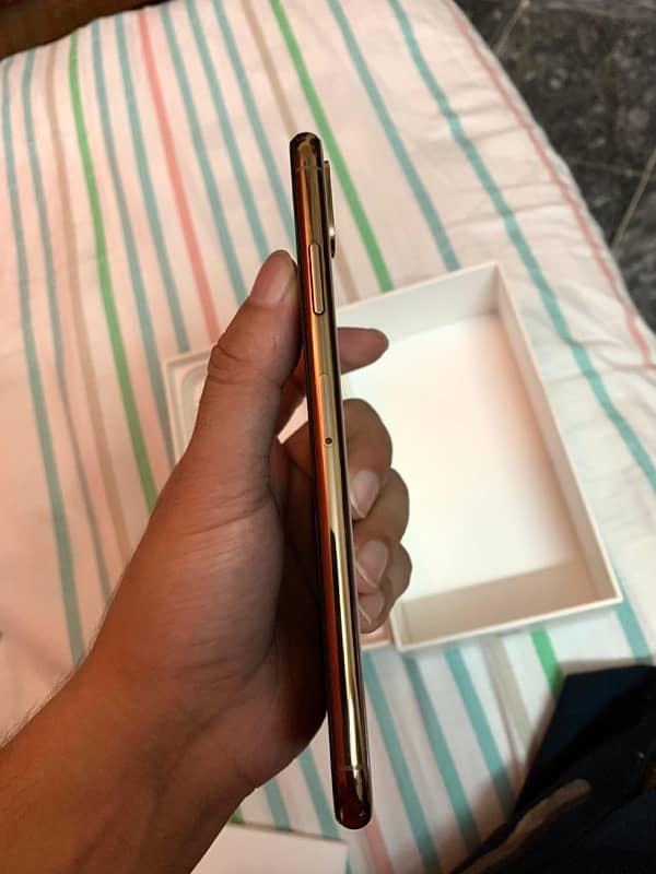 iPhone XS Max 64GB - PTA Approved 5