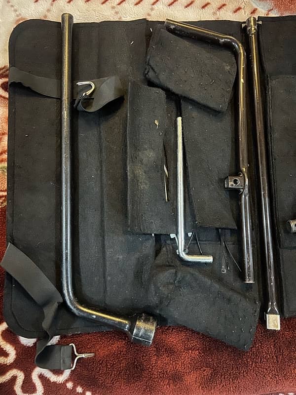 land criuser tool kit . condition good ha 1