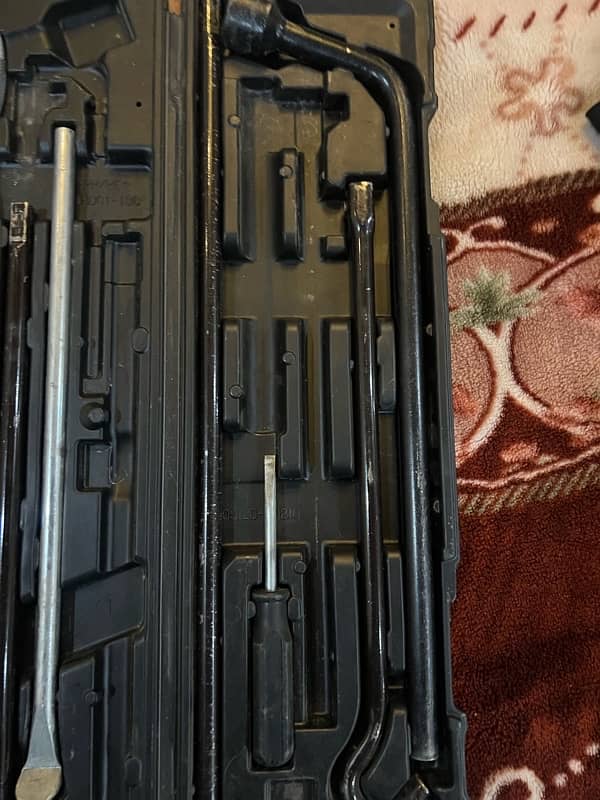 land criuser tool kit . condition good ha 9