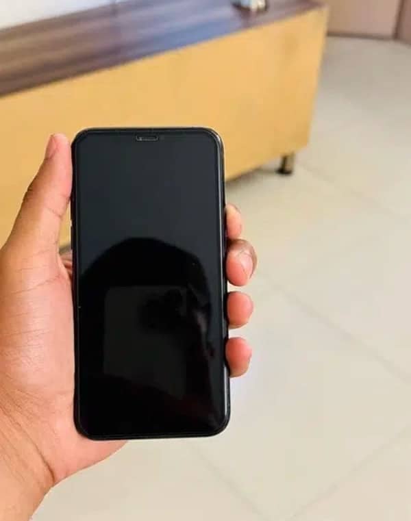 IPHONE 11 PRO 64GB 4