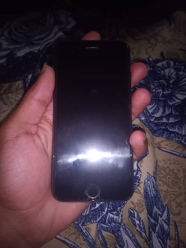 iphone 7 black 32 gb :100 bettery health : 15.8. 3 ios 4