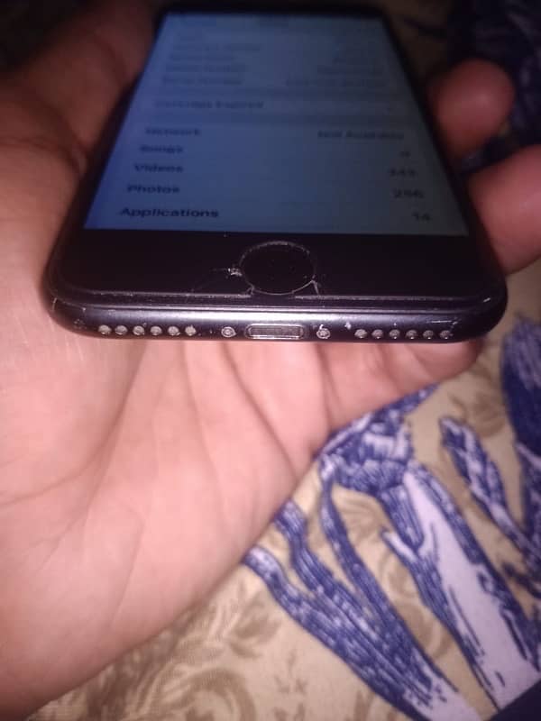 iphone 7 black 32 gb :100 bettery health : 15.8. 3 ios 6