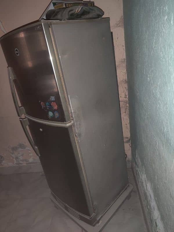 Pel Fridge Urgent sale! 33 Thousand. Contact on w. p 03479686298 1