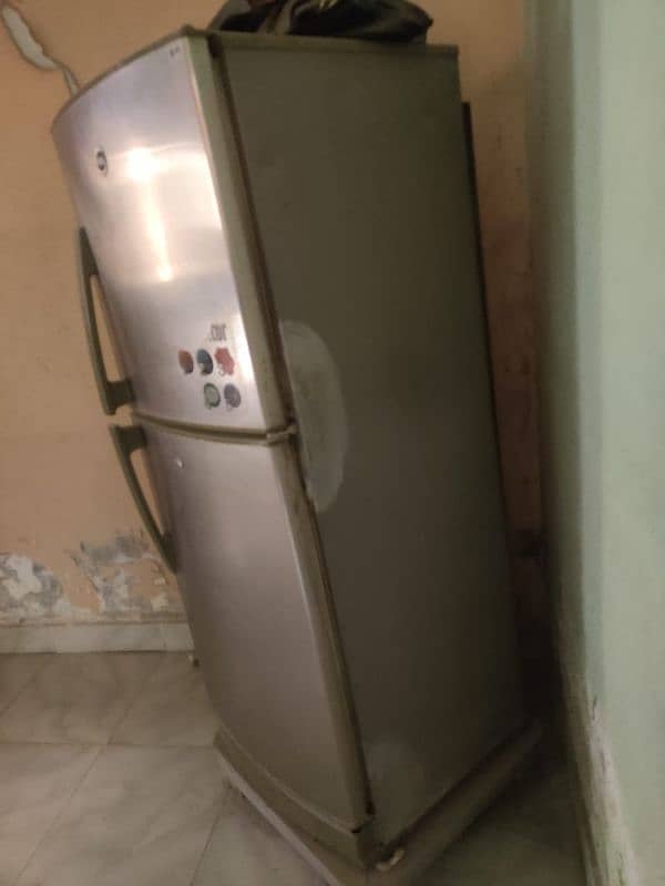 Pel Fridge Urgent sale! 33 Thousand. Contact on w. p 03479686298 3