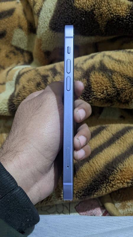 i phone 12 (64gb) non pta but 4 month sim time available 3