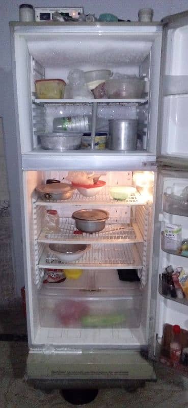 Good Condition PEL refrigerator king size 2