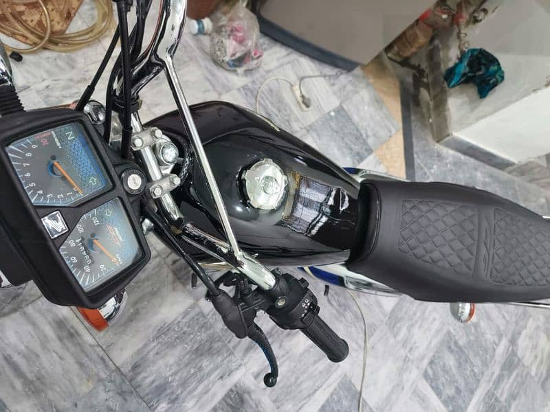 Honda 125cc special edition Black selver 3