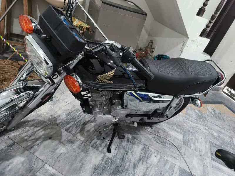 Honda 125cc special edition Black selver 4