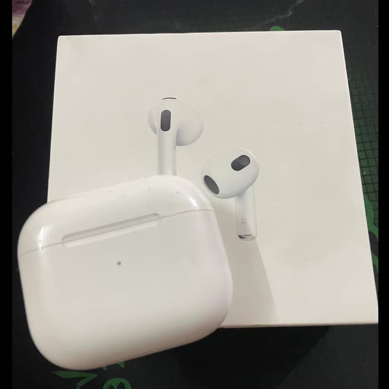 Apple AirPods 3 with Wireless Charging Case (Orignal) 0