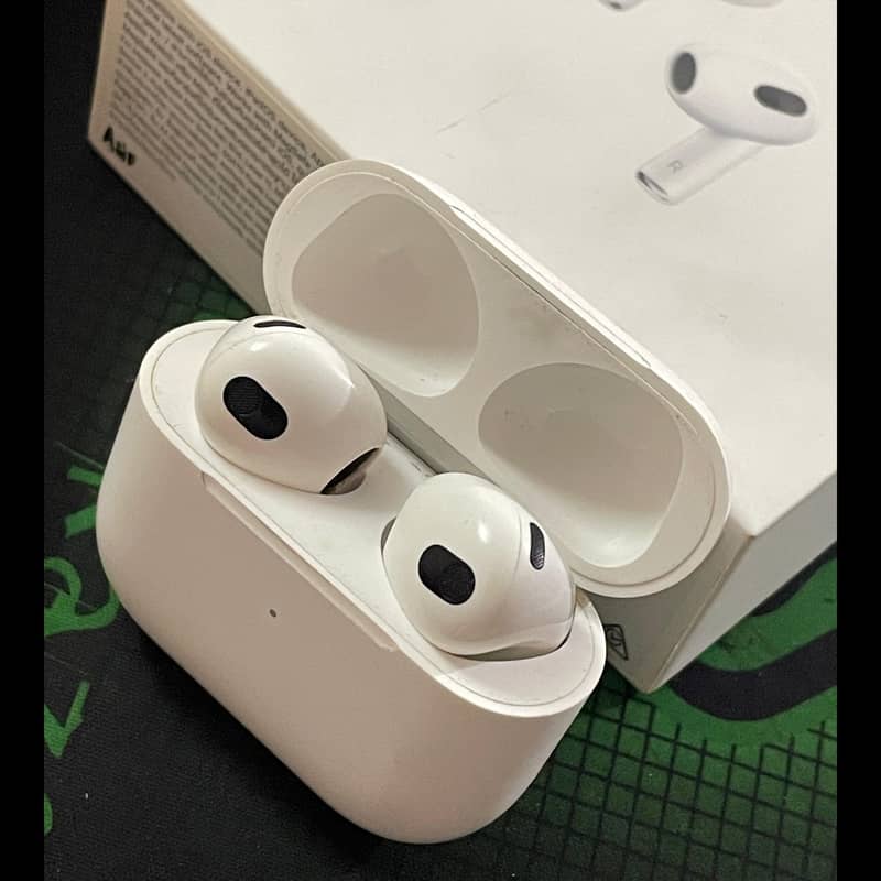 Apple AirPods 3 with Wireless Charging Case (Orignal) 3