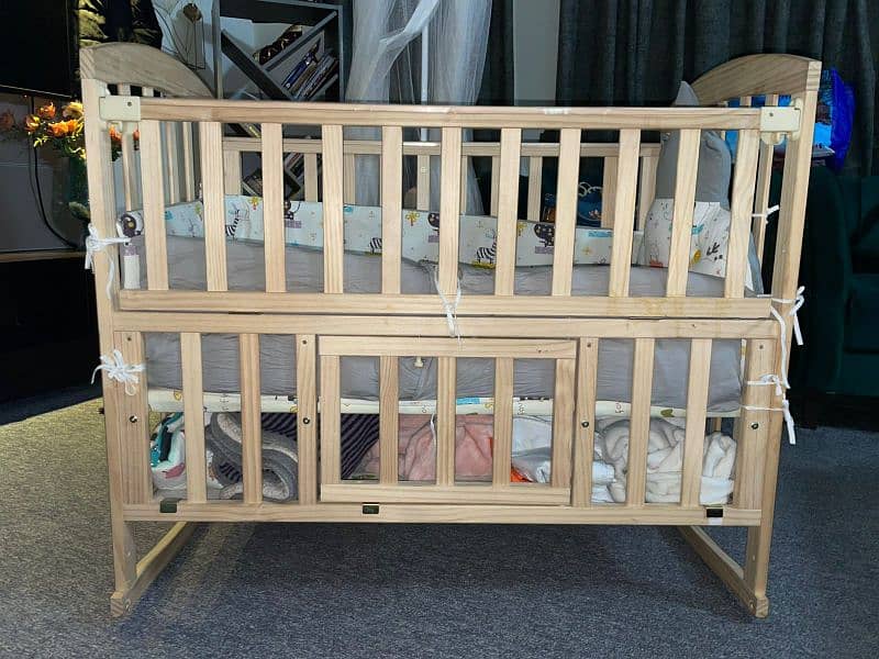 Baby Cot with bedding 3