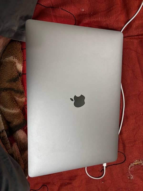 MacBook Pro 15” 2017 i7 CTO 1