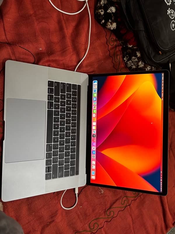 MacBook Pro 15” 2017 i7 CTO 5