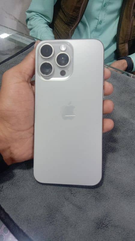 Iphone 15 pro max javi 4